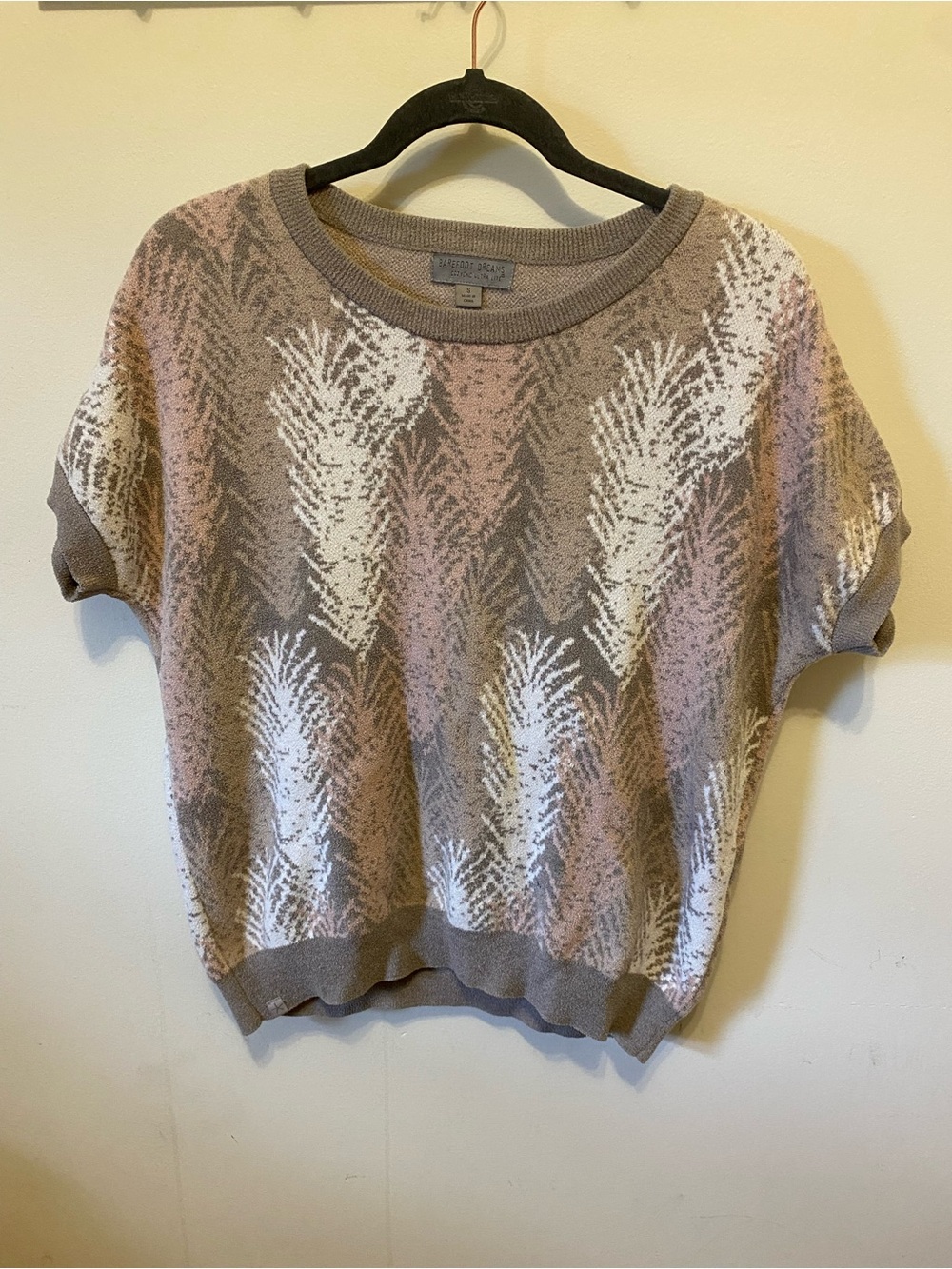 Barefoot Dreams Short Sleeve Patterned Knit Sweater in Taupe and Pink